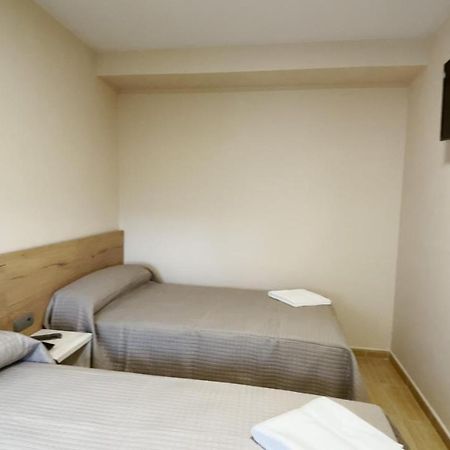 Hostal Restaurante Cuatro Caminos Cubillos del Sil المظهر الخارجي الصورة