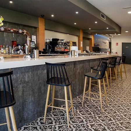 Hostal Restaurante Cuatro Caminos Cubillos del Sil المظهر الخارجي الصورة