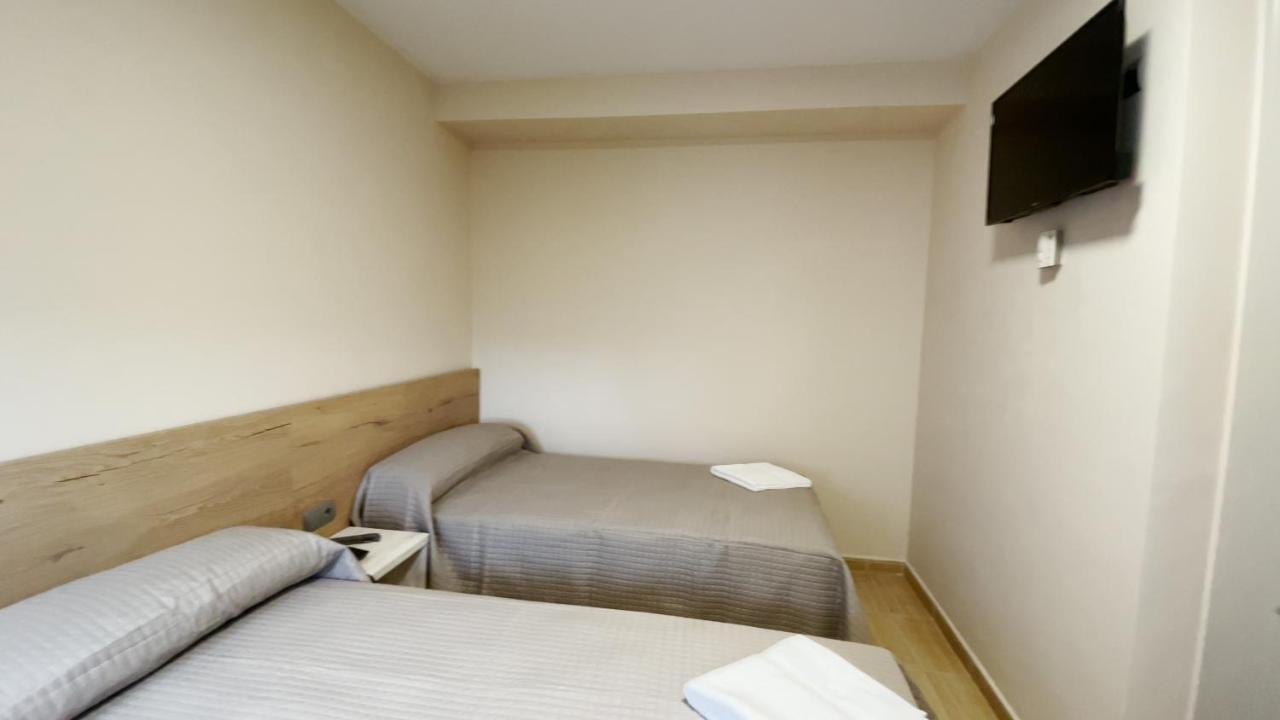 Hostal Restaurante Cuatro Caminos Cubillos del Sil المظهر الخارجي الصورة