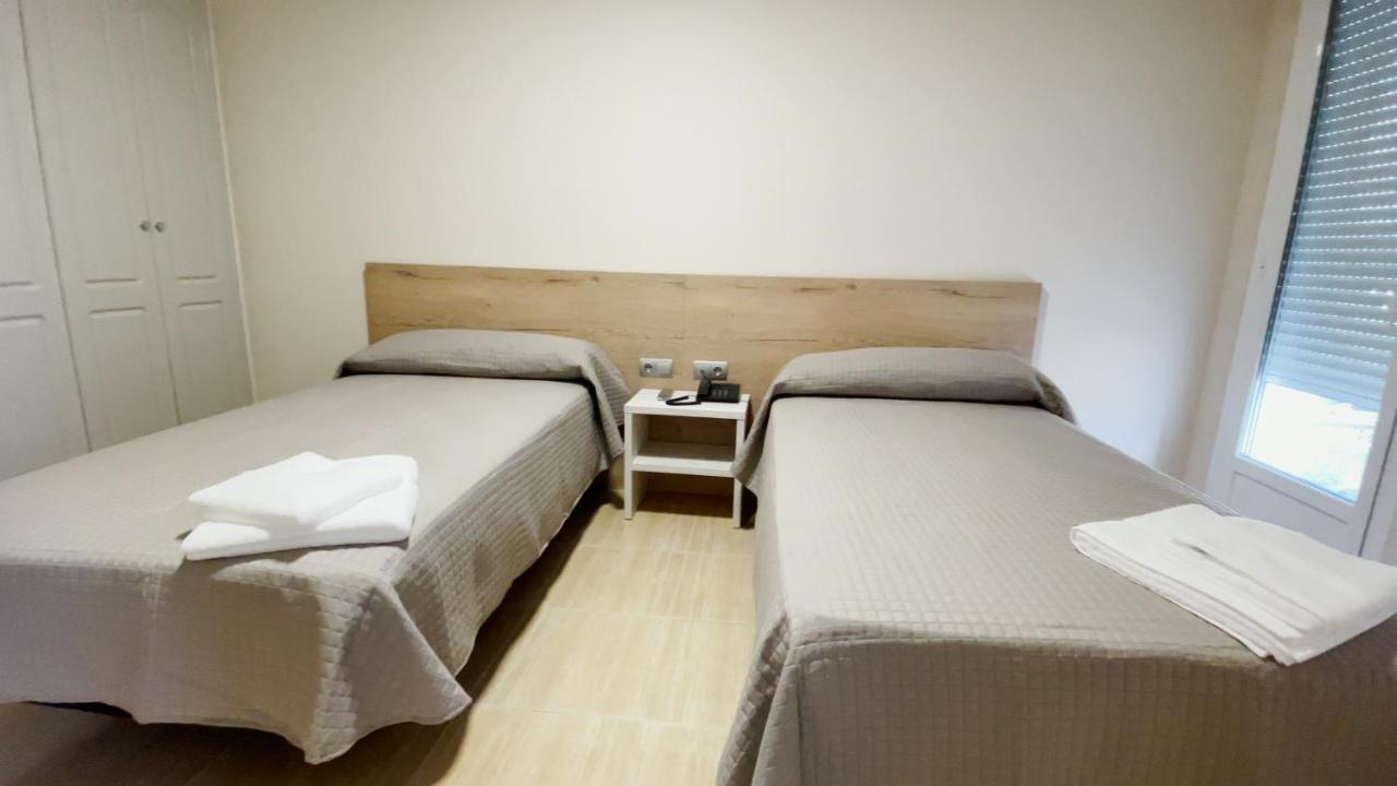 Hostal Restaurante Cuatro Caminos Cubillos del Sil المظهر الخارجي الصورة