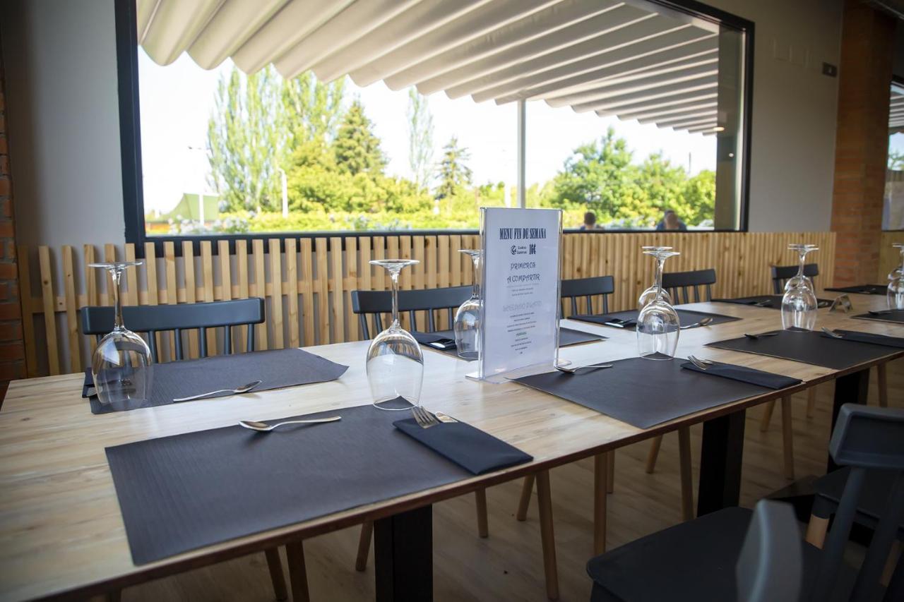 Hostal Restaurante Cuatro Caminos Cubillos del Sil المظهر الخارجي الصورة