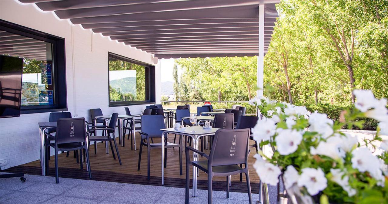 Hostal Restaurante Cuatro Caminos Cubillos del Sil المظهر الخارجي الصورة