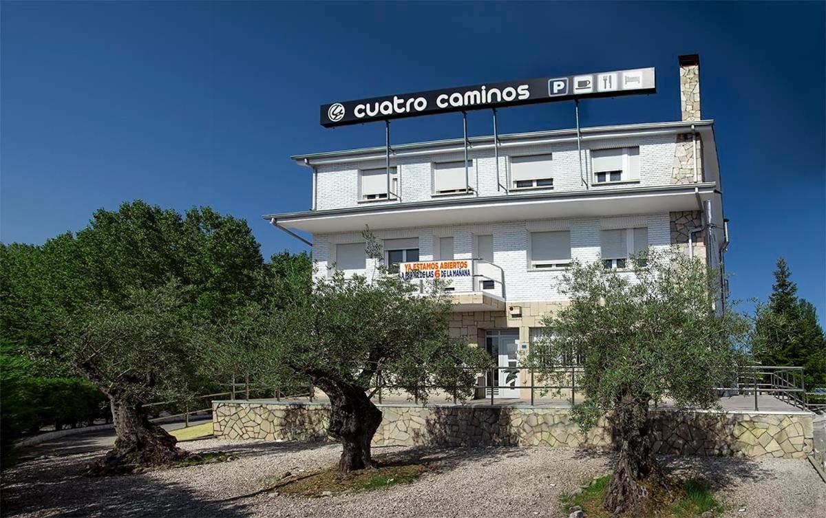 Hostal Restaurante Cuatro Caminos Cubillos del Sil المظهر الخارجي الصورة